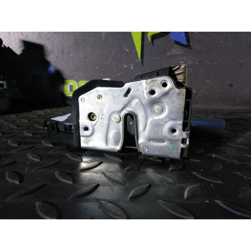 Recambio de cerradura puerta trasera derecha para bmw serie 3 berlina (e46) 318d referencia OEM IAM 51227011246  