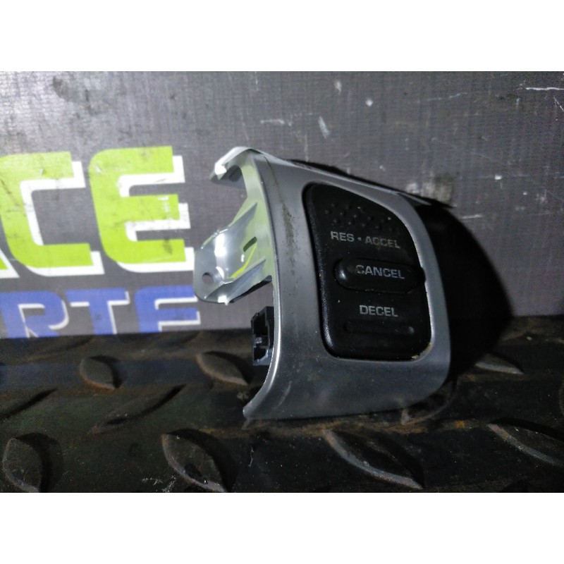 Recambio de mando volante para jeep cherokee (kj) 3.7 limited referencia OEM IAM 56010686AA  