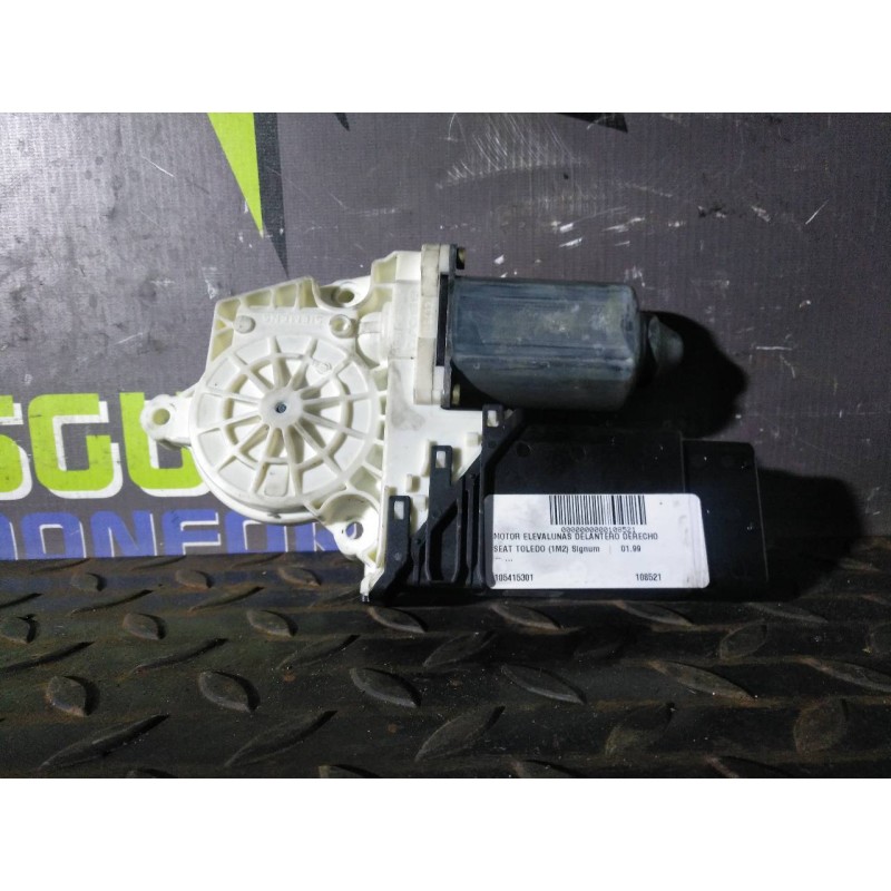 Recambio de motor elevalunas delantero derecho para seat toledo (1m2) signum referencia OEM IAM 105415301 05074240 