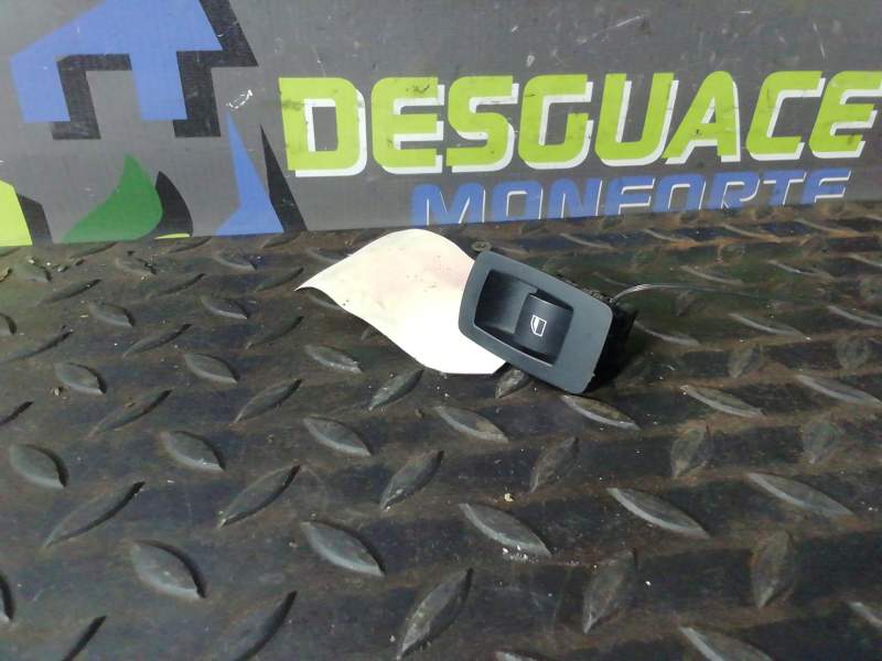 MANDO ELEVALUNAS TRASERO DERECHO 6945874 15939900 