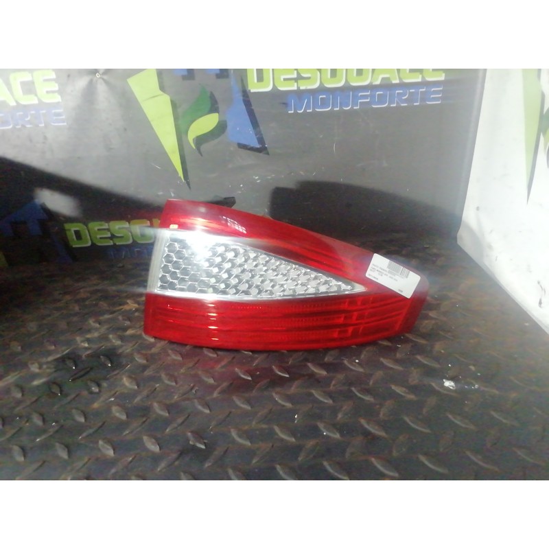 Recambio de piloto trasero derecho para ford mondeo ber. (ca2) ghia referencia OEM IAM 7S7113404A  