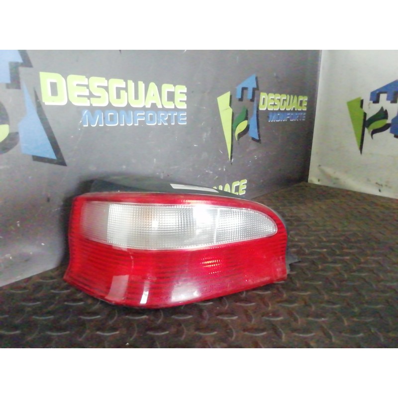 Recambio de piloto trasero izquierdo para citroën saxo 1.4 sx referencia OEM IAM   