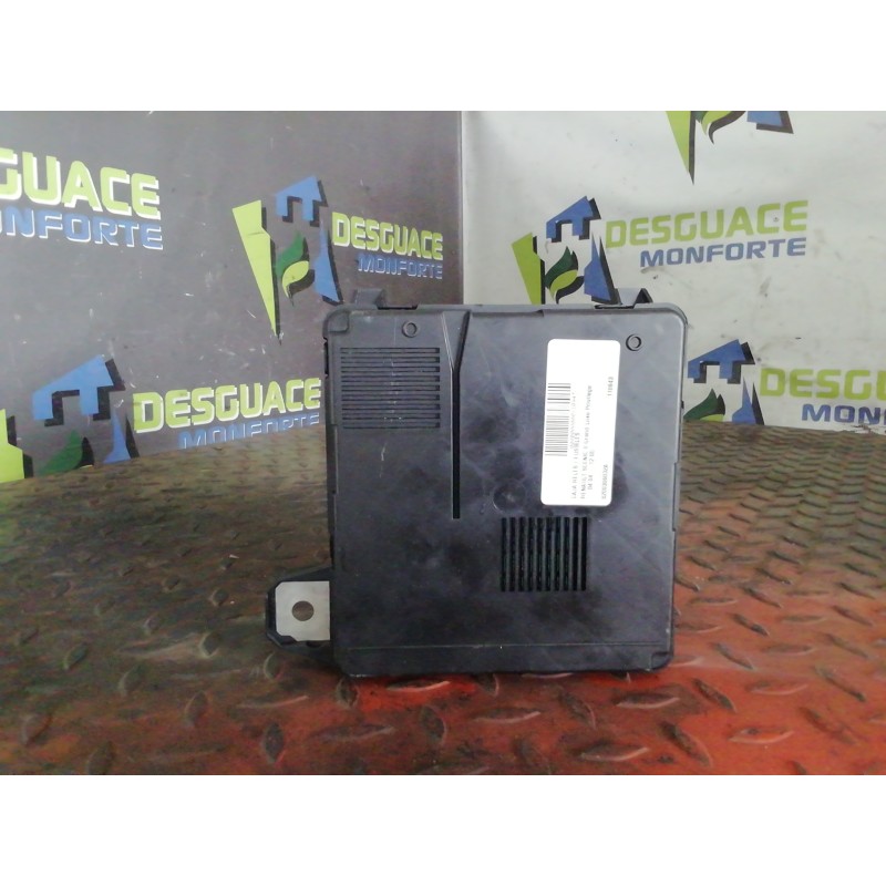 Recambio de caja reles / fusibles para renault scenic ii grand luxe privilege referencia OEM IAM 8200306032A S118399200D 