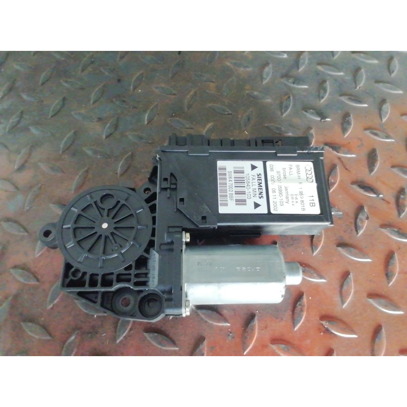 Recambio de motor elevalunas delantero izquierdo para audi a4 berlina (8e) 3.0 referencia OEM IAM 8E1959801B 5WK47002BBF 