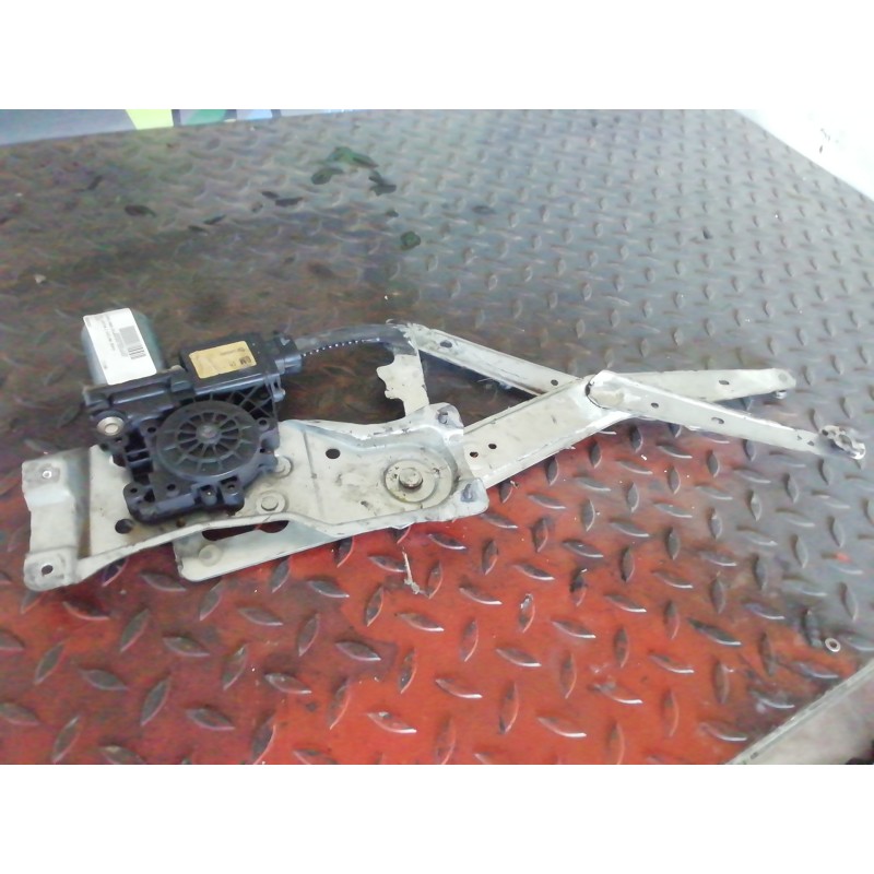 Recambio de elevalunas delantero izquierdo para opel astra f berlina básico referencia OEM IAM 90520207  