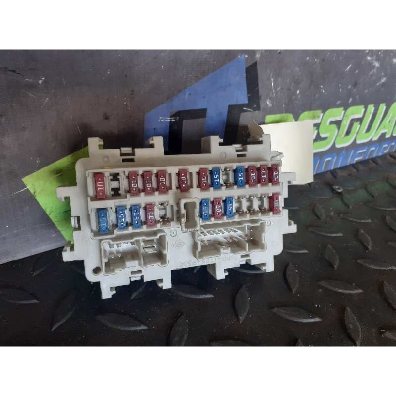 Recambio de caja reles / fusibles para nissan murano (z50) básico referencia OEM IAM 1668AM60A 1668AM60A 