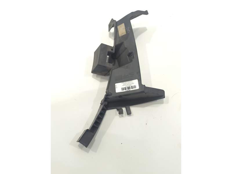 SOPORTE FARO IZQUIERDO HK8M17E950A 