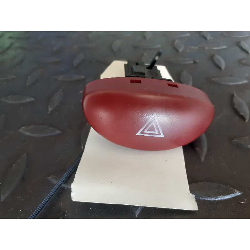 Recambio de warning para peugeot 206 berlina look referencia OEM IAM 9643213777  