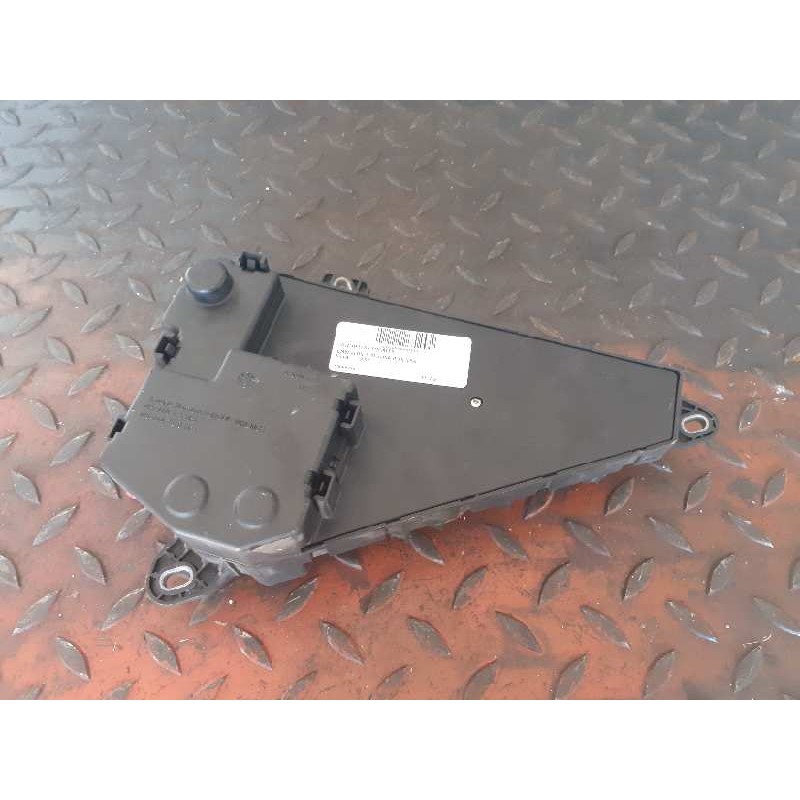 Recambio de caja reles / fusibles para bmw serie 5 berlina (e60) 525d referencia OEM IAM 690660105 690659905 