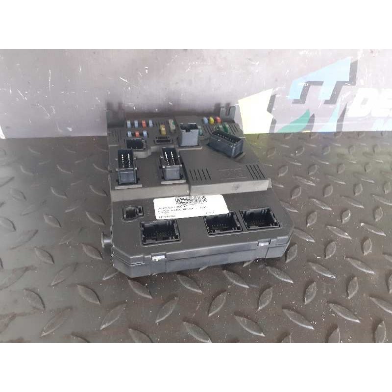 Recambio de caja reles / fusibles para peugeot 206 berlina look referencia OEM IAM S118085220E 9653667680 
