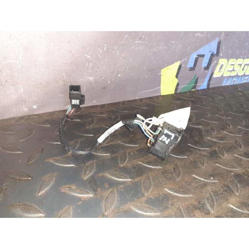 Recambio de mando elevalunas delantero izquierdo para opel corsa b city referencia OEM IAM   