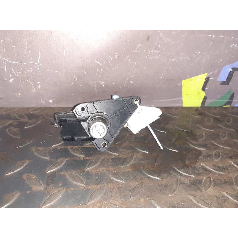 Recambio de bombin porton trasero para opel corsa b city referencia OEM IAM   