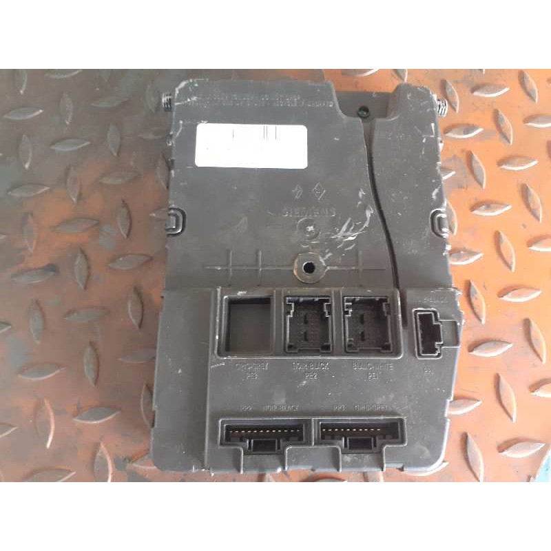 Recambio de caja reles / fusibles para renault scenic ii confort authentique referencia OEM IAM 8200351181 S118400140C 