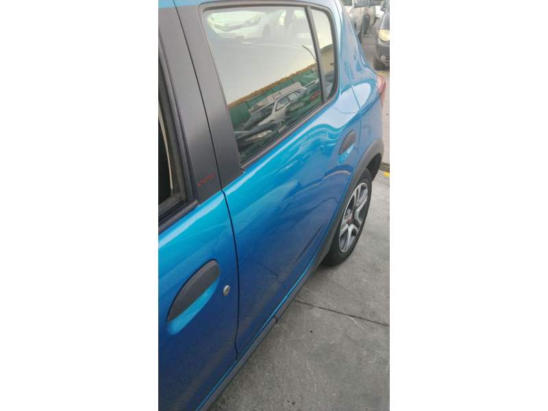 PUERTA TRASERA IZQUIERDA 821017625R 