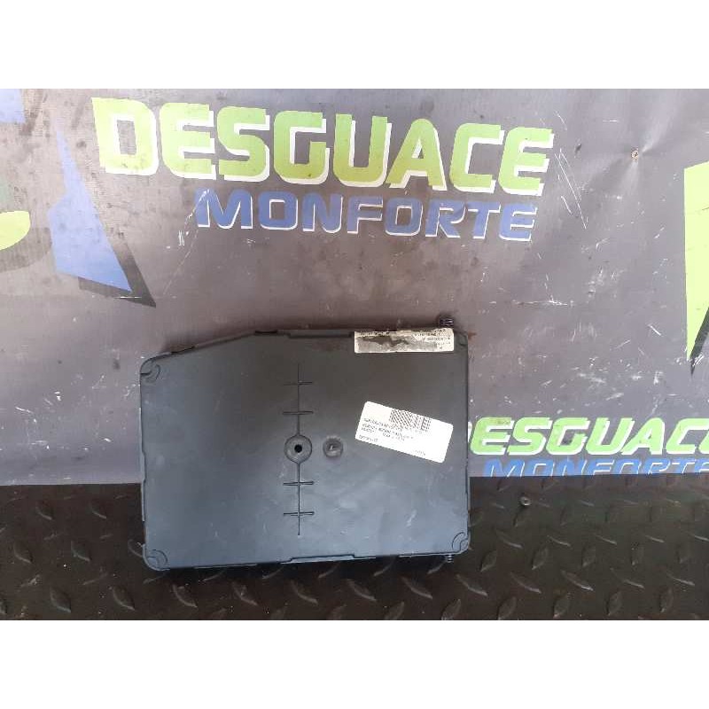 Recambio de caja reles / fusibles para renault megane ii berlina 5p emotion referencia OEM IAM 8200351182  