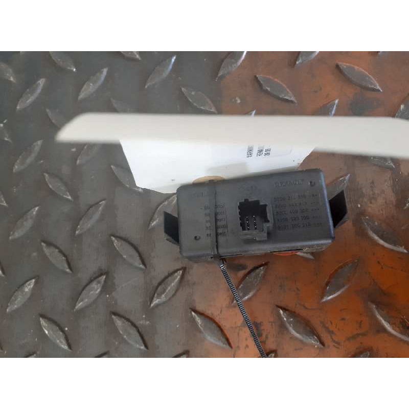 Recambio de warning para renault clio iii confort dynamique referencia OEM IAM   