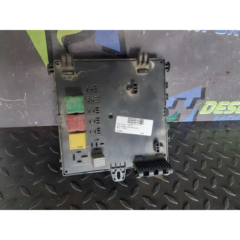Recambio de caja reles / fusibles para opel vectra c berlina comfort referencia OEM IAM 460028260  