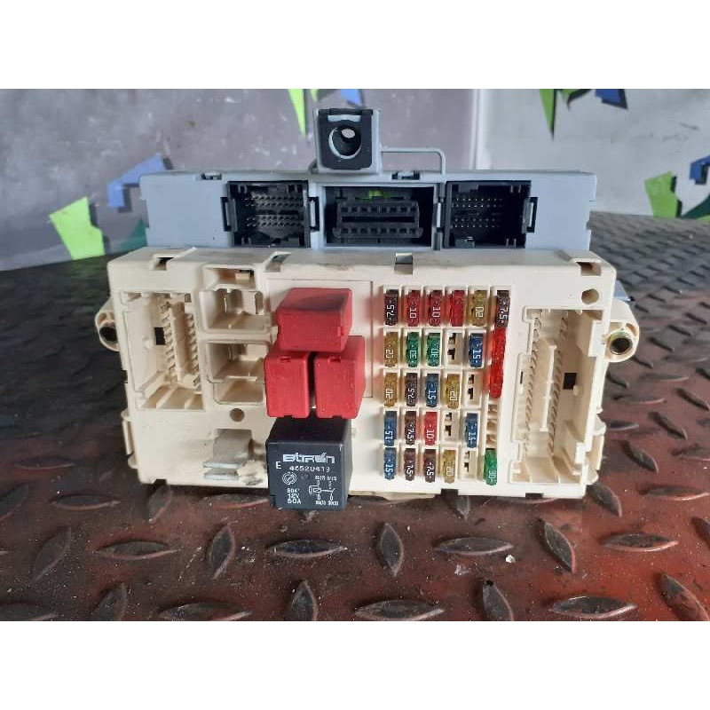 Recambio de caja reles / fusibles para fiat stilo (192) 1.6 16v active referencia OEM IAM 51711819 3Y5DYG59D 