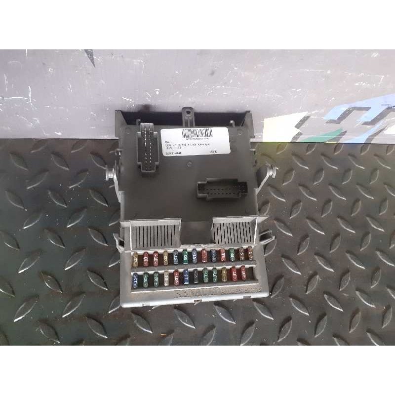 Recambio de caja reles / fusibles para renault espace iv (jk0) dynamique referencia OEM IAM 8200004201E 8200004201 8200283812