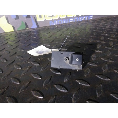 Recambio de mando elevalunas trasero izquierdo para opel astra j sports tourer sport referencia OEM IAM 13301888  