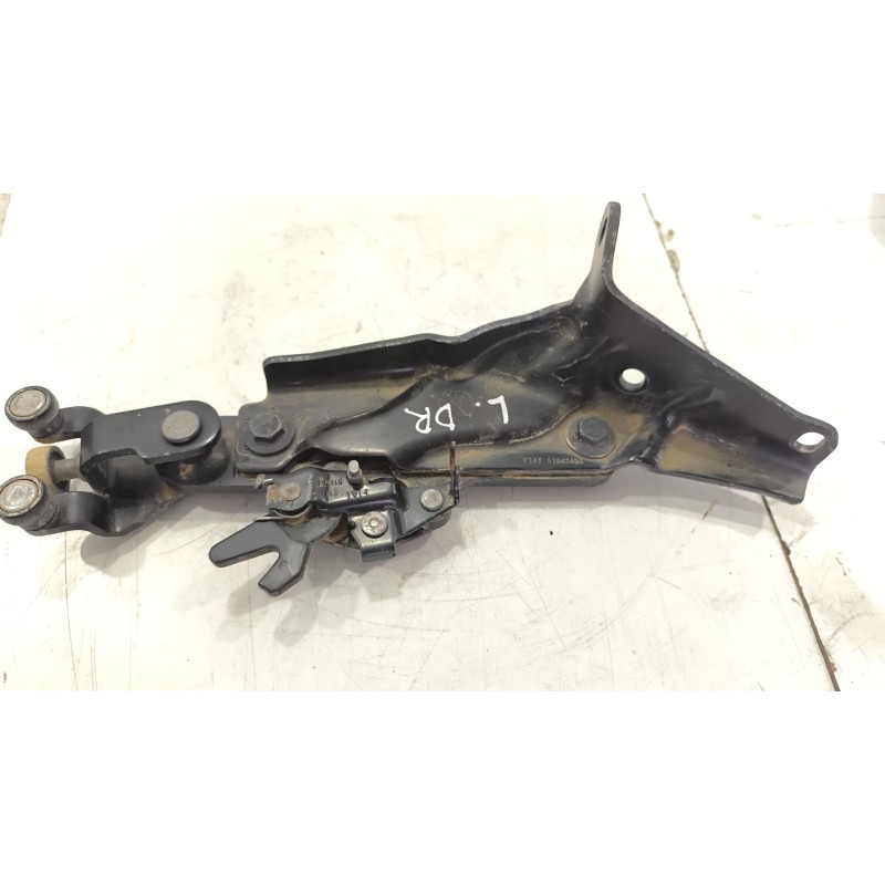 Recambio de soporte / guia puerta corredera para opel combo d 1.6 cdti referencia OEM IAM 51842450 / 51919827 / 51919826  