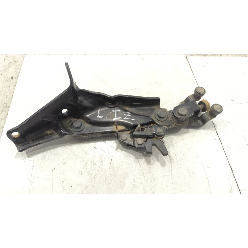 Recambio de soporte / guia puerta corredera para opel combo d 1.6 cdti referencia OEM IAM 51842451 / 51919829 / 51919828  