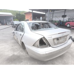 mercedes-benz clase c (w203) del año 2002