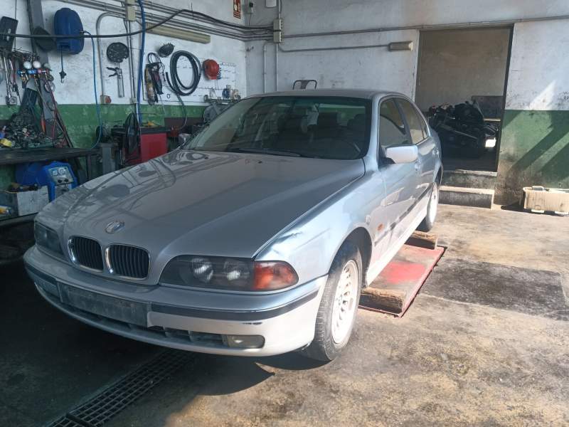 BMW 5 (E39)