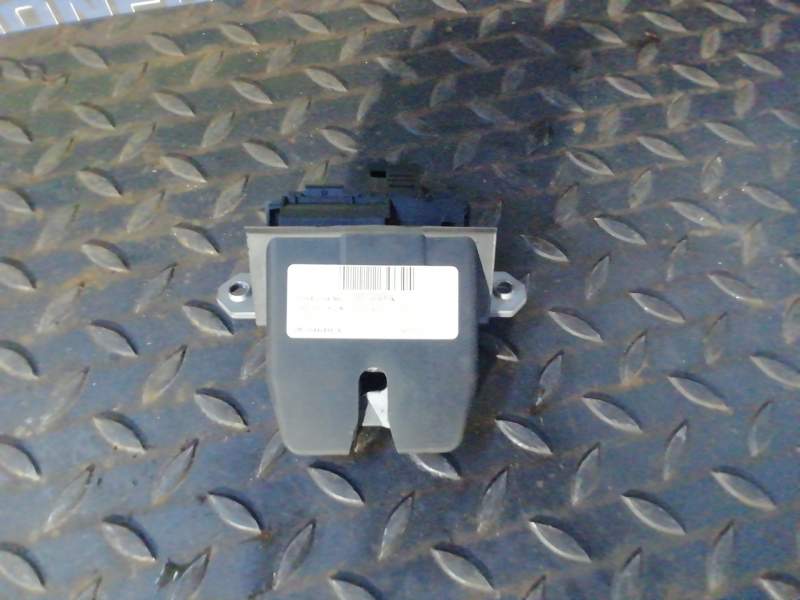 CERRADURA MALETERO / PORTON 8M51R442A66CA 