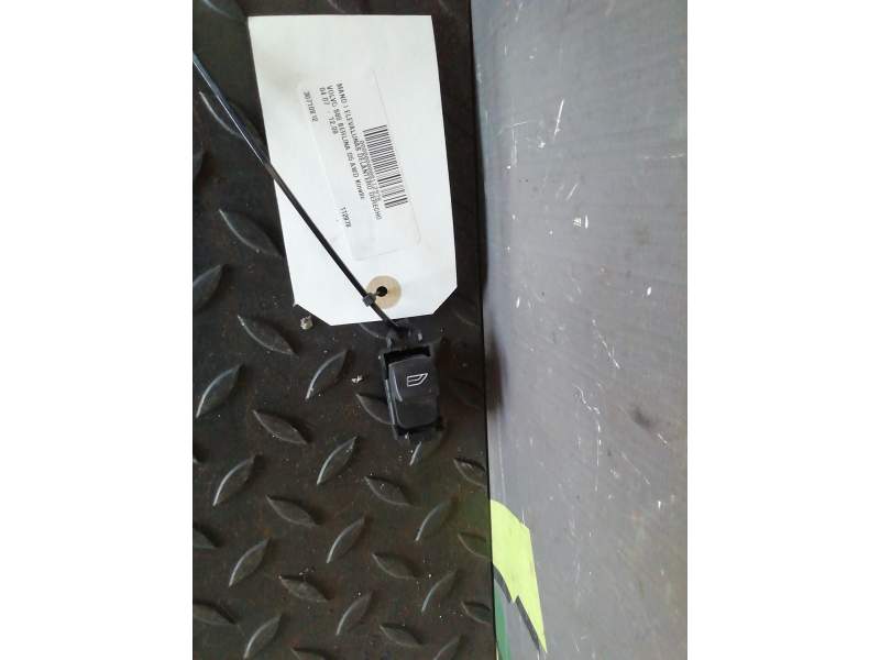 MANDO ELEVALUNAS DELANTERO DERECHO 30710892 03451310 