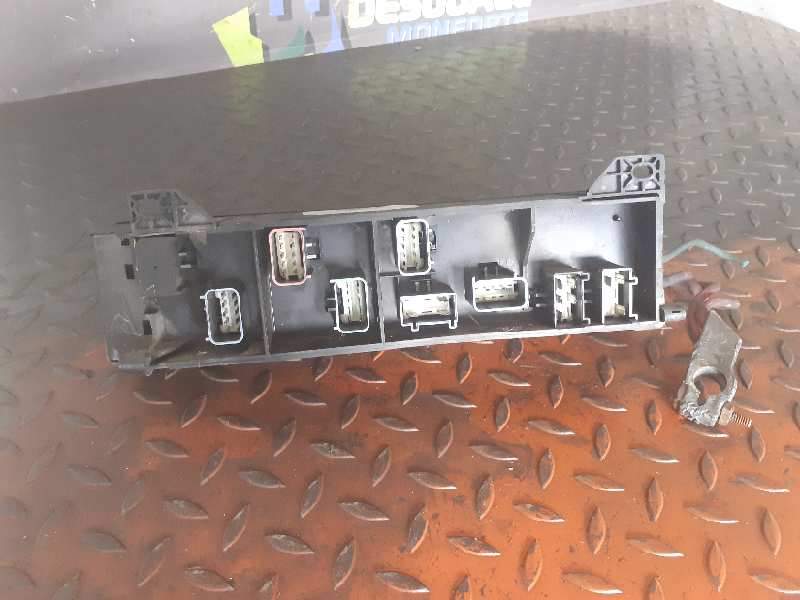 CAJA RELES / FUSIBLES 04707893AB 