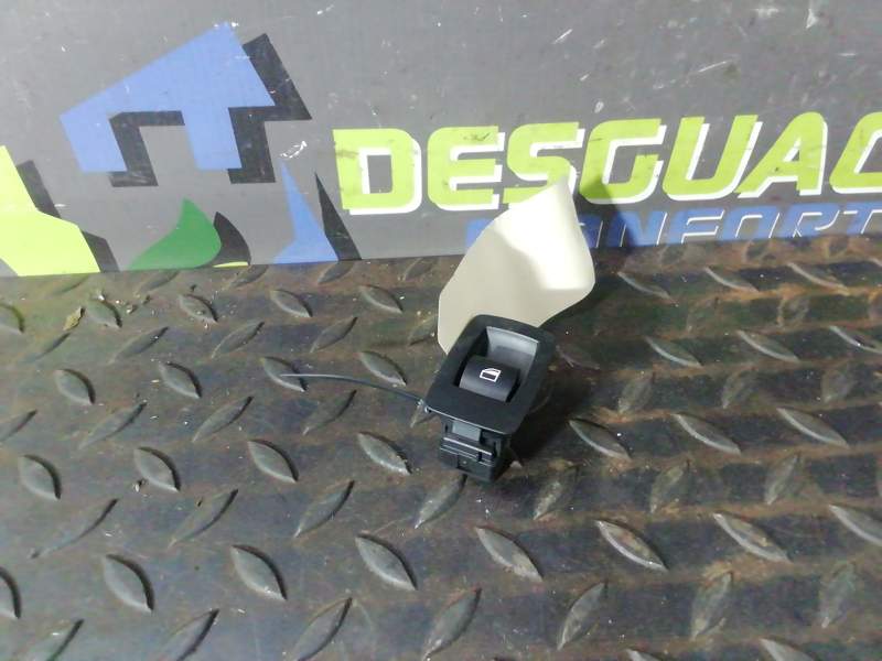 MANDO ELEVALUNAS DELANTERO DERECHO 6945874 15939900 