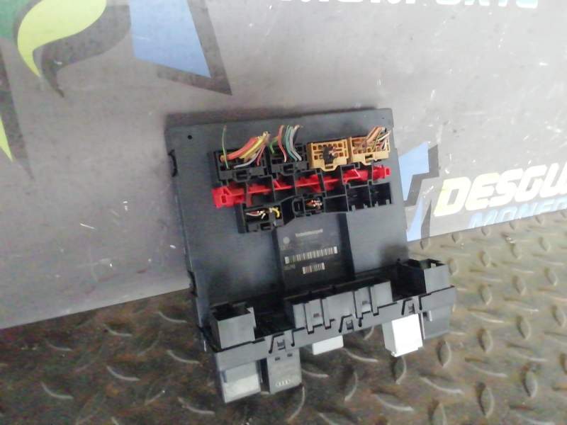 CAJA RELES / FUSIBLES 3C0937049AJ H54S2202 HM10692015